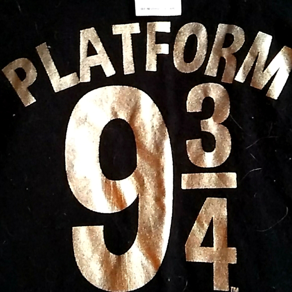 Harry potter platform 9 3/4 graphic tee. - Picture 2 of 3